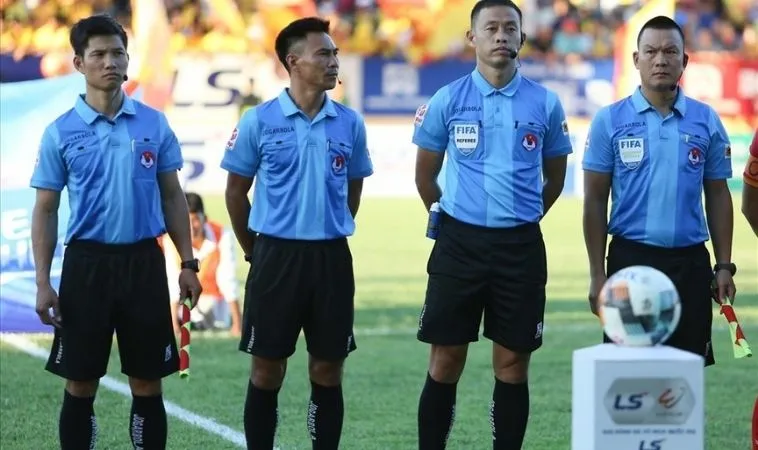 trợ lý trọng tài bóng đá